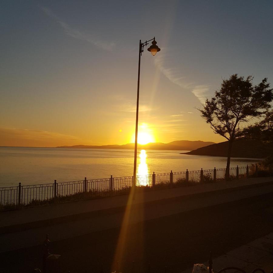 カステルサルドLa Rotonda Sul Mareアパートメント エクステリア 写真